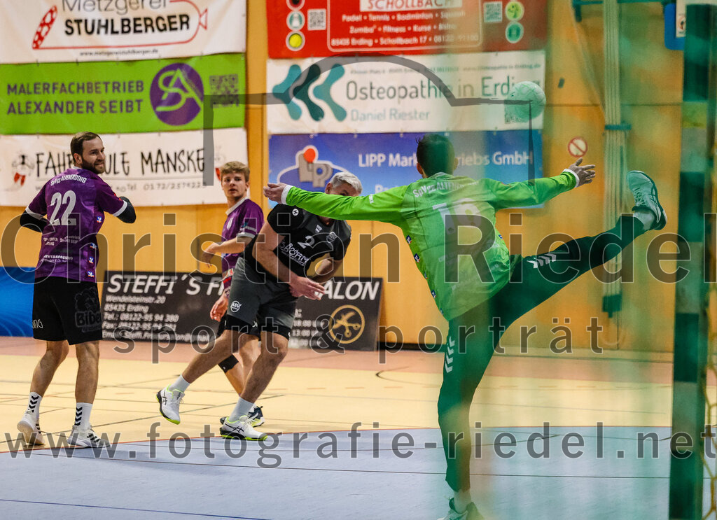 2024-03-23_029_SpVgg_Altenerding_II_gegen_ASV_Dachau_III | Erding, Deutschland, 23.03.2024:
Handball, Bezirksklasse Männer Staffel Süd West 2023 / 2024, 14. Spieltag, SpVgg Altenerding II gegen ASV Dachau III, Endergebnis: 24:32

Thomas Peteranderl (SpVgg Altenerding, #22), Marcin Szulc (ASV Dachau, #2), Torwart Manuel Fußer (SpVgg Altenerding, #16)

Foto: Christian Riedel / fotografie-riedel.net