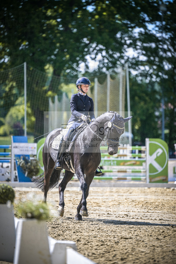 DOS_1562 | Entdecke hochwertige Reitturnierfotos von Foto Oger. Professionell, emotional und authentisch – jetzt Lieblingsmomente im Shop bestellen.Deutschlandweite Turnierfotografie. - Realisiert mit Pictrs.com