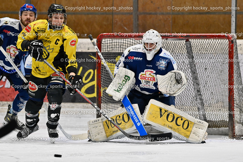 EC Hornets Spittal vs. ESC Steindorf 23.2.2024 | #61 Friedrich Daniel ESC Steindorf, #8 Komar Luca EC Hornets Spittal, #31 Steiner Paul ESC Steindorf, EC Hornets Spittal vs. ESC Steindorf 23.2.2024, EC Hornets Spittal vs. ESC Steindorf 23.2.2024 am 23.02.2024 in Spittal an der Drau (Eissportzentrum Spittal), Austria, (Photo by Bernd Stefan)