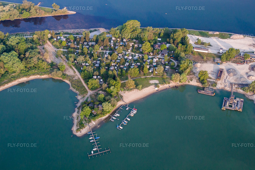 Luftbild: Wohnwagen und Zelte- Campingplatz - und Zeltplatz am Goldkanal in Steinmauern im Bundesland Baden-Württemberg in Deutschland. Foto: IMG_40306.jpg vom 22.04.2011 durch Werner Riehm/FLY-FOTO.de