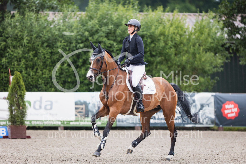 250610_Mühlen_SprPf-L1-306 | Deine schönsten Turniermomente als professionelle Fotos! Entdecke hochwertige Pferdesport-Fotografie im Online-Shop. Jetzt Fotos finden & bestellen!