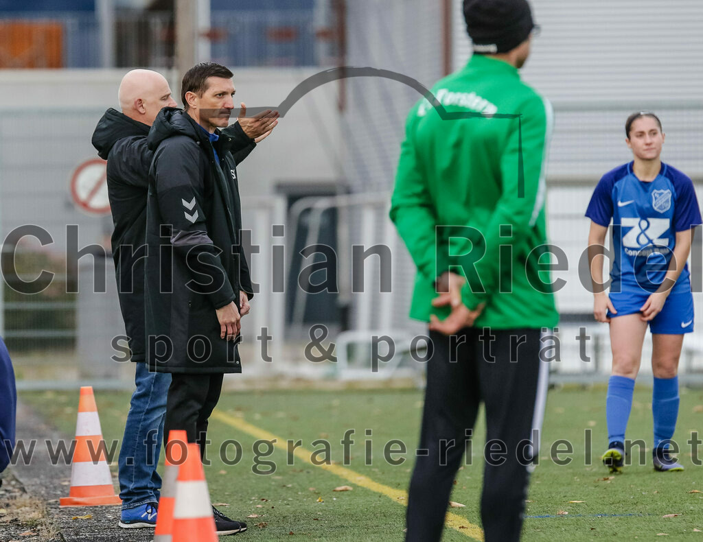 2023-11-19_037_FC_Langengeisling_gegen_FC_Forstern_II | Erding, Deutschland, 19.11.2023:
Fußball, Bezirksoberliga 2023 / 2024, 12. Spieltag, FC Langengeisling gegen FC Forstern II, Endergebnis: 3:0

Trainer Stefan Karamatic (FC Langengeisling)

Foto: Christian Riedel / fotografie-riedel.net