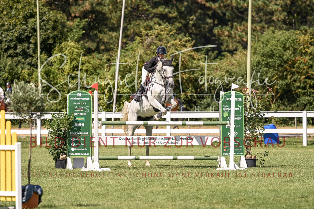 Schugtsche-Düren.2024-09.Springprf.L-39 | Schugtsche Fotografie - Realisiert mit Pictrs.com