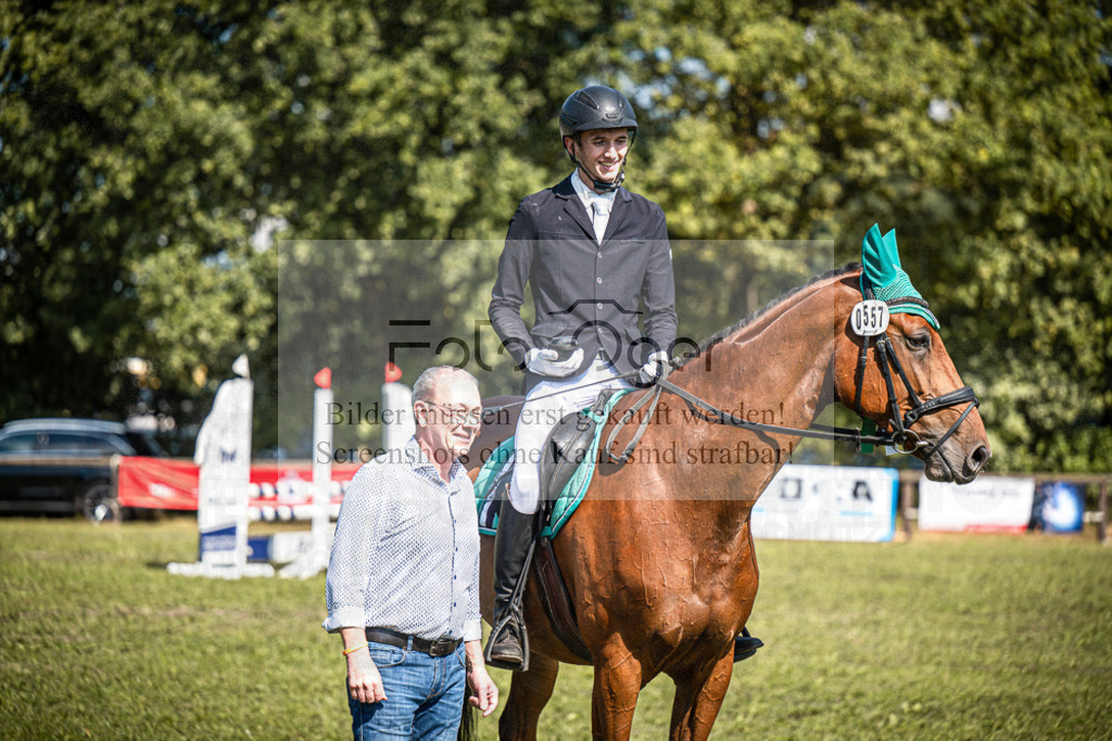 Z63_0051 | Entdecke hochwertige Reitturnierfotos von Foto Oger. Professionell, emotional und authentisch – jetzt Lieblingsmomente im Shop bestellen.Deutschlandweite Turnierfotografie. - Realisiert mit Pictrs.com