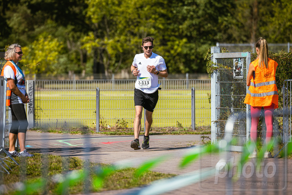 16. Hoywoj-CityLauf im Sportforum Hoyerswerda - 16.09.2023 | 10km-Volkslauf der Laausitzer Seenland Stiftung - Realisiert mit Pictrs.com