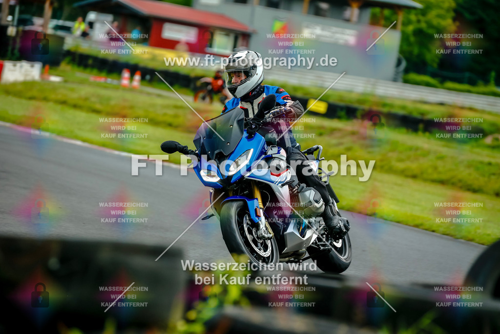 VBK-4073 | Hier findet Ihr Bilder von Touristenfahrten auf der Nürburgring Nordschleife oder von anderen Veranstaltungen die ich besucht habe. Viel Spass beim Durch Schauen 