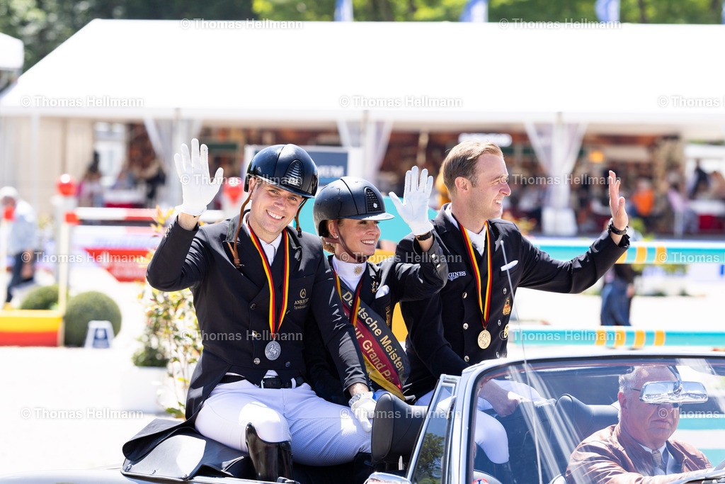 TH_623-Jessica von Bredow Werndl (GER)_ TSF Dalera BB_ 300-WANDRES Frederic (GER)_ Duke Of Britain FRH_ rothenberger Sönke_19539 | Longines Balve Optimum 2024 am 09.06.24 in Balve, Schloss Wocklum, Thomas Hellmann, 623Jessica von Bredow Werndl (GER), TSF Dalera BB, 300WANDRES Frederic (GER), Duke Of Britain FRH, rothenberger Sönke