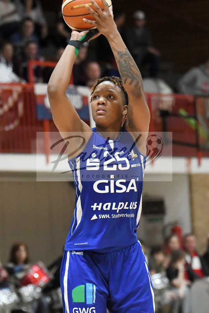 20200126_PANHAL_0086 | Basketball, Frauen: Christin Yuri Mercer (GISA LIONS SV Halle) in Aktion, am Ball, Einzelaktion beim Spiel der Toyota DBBL zwischen GiroLive-Panthers Osnabrück vs. GISA LIONS SV Halle am 26.01.2020 im Panthers Dome in Osnabrück, Deutschland.(Foto von Nico Paetzel) - Realisiert mit Pictrs.com