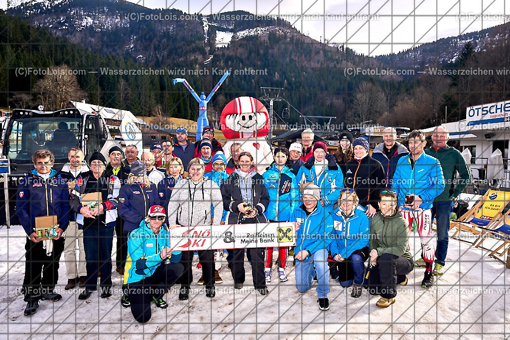 ALP7919_NOe-MASTERS-Cup-RTL_Distelpiste_Siegerehrung mit Helmi | (C)FotoLois.com, Alois Spandl. NÖ MASTERS-Cup Riesentorlauf auf der Distelpiste in Lackenhof, Sa 10. Februar 2024.