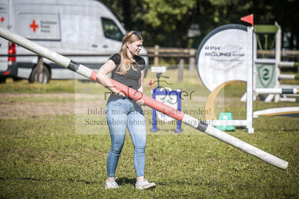 DOS_0011-3 | Entdecke hochwertige Reitturnierfotos von Foto Oger. Professionell, emotional und authentisch – jetzt Lieblingsmomente im Shop bestellen.Deutschlandweite Turnierfotografie. - Realisiert mit Pictrs.com