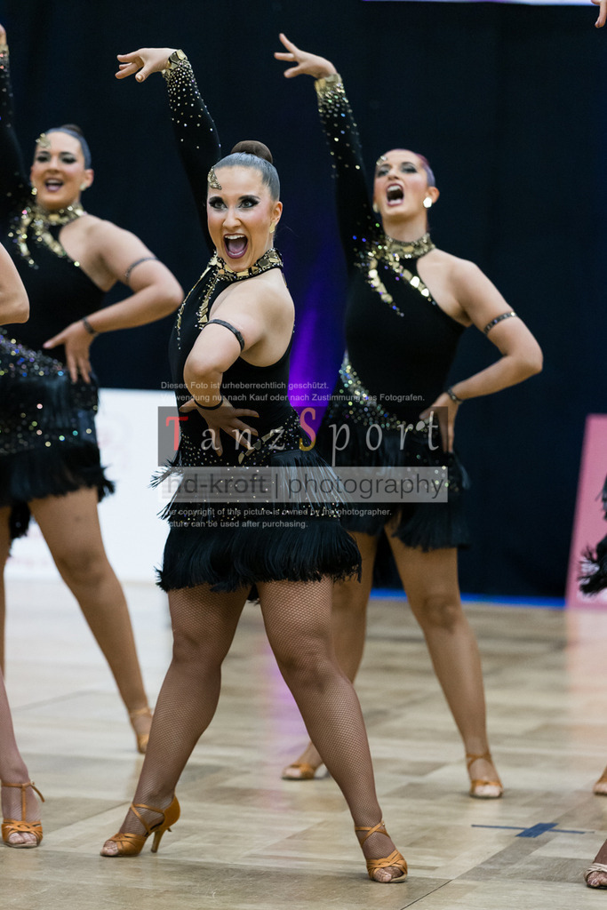 202603145_RL_Lat-Formationen_Nbg_5851 | Tanzsportbilder, Standardtanz, Lateintanz, WDSF, DTV, LTVB, dancecomp, goc, hessen tanzt, blaues band der spree, walzer, tango, wiener walzer, slowfox, quickstepp, samba, rumba, cha-cha-cha, paso doble. jive, hd-kroft photography, turniertanzsport