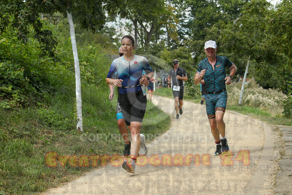 250824_1346_EX1_3597 | Sportfotografie im Rhein-Sieg Kreis, Köln, Bonn, NRW, Rheinland Pfalz, Hessen, etc. Unser Tätigkeitsfeld umfasst den Laufsport vom Volkslauf über den Marathon, Duathlon, Triathon bis zum Ultralauf wie Kölnpfad Ultra oder Schindertrail.