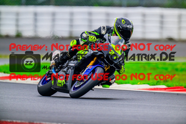 MaZZes_FotoMatrix_240910_6007705_2-325 | WEISS