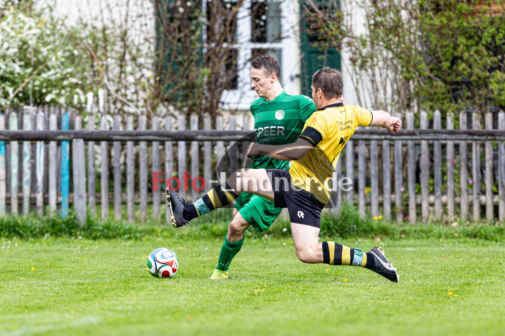 FC Seeshaupt gegen TSV Perchting-Hadorf | Fußball Herren A-Klasse Gruppe 5 Zugspitze 2025/26 19. Spieltag, FC Seeshaupt gegen TSV Perchting-Hadorf, 20260419,Zweikampf,2026-04-19 in Seeshaupt (Sportplatz Seeshaupt, Platz 1, Bahnhofstr. 12), Denis SULZMANN (FC Seeshaupt 17), Leonhard WAGNER (TSV Perchting-Hadorf Kapitän 7)Copyright: WolfgangxLindner www.foto-lindner.de