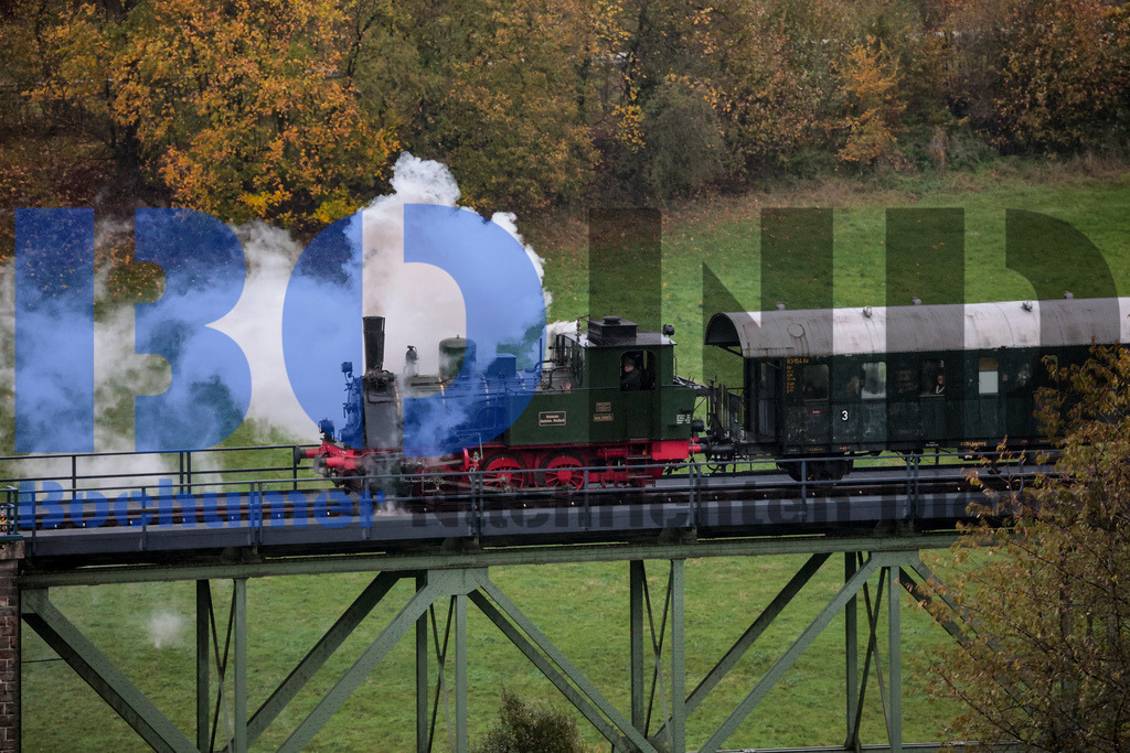  04.11.2023 - 
 | Sebastian Sendlak / Bochumer Nachrichtendienst (BOND) - Dampflok Waldbroel auf der Volmetalbahn - Realisiert mit Pictrs.com