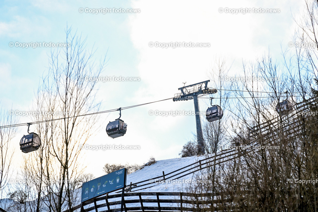 Oesterreich_ Tirol_ Soelden_ 26.01.2025-36 | 26.01.2025,Tirol, AUT, Soelden, im Bild Themenbild, Stadtansichten, Ski, Skifahren, Skiurlaub, Skifahrer, Urlauber, Touristen, Skitouristen, Apre Ski, Rent Ski, Sport, Geschaeft, Shop, Hotel, Bahn, Bergbahn, Gondel, Skibus, Oetztaler Alpen, Berge