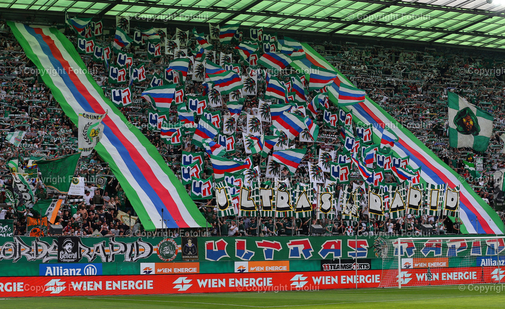 A_LUI_14042024_09 | SPORT,FUSSBALL.ADMIRAL BUNDESLIGA SK RAPID-AUSTRIA KLAGENFURT14.04.2024 IM BILD:DIE FANS VON RAPID WIEN FOTO.FOTOLUI/MW