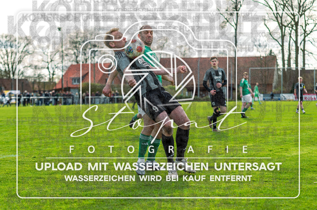FGFS-SGA-1055 | Jan-Hendrik Buchholz (FG Fulde-Stellichte #09) und Daniel Viktor Bujtas (SG Allertal #13) beim Herren Kreisliga HK Spiel zwischen FG Fulde-Stellichte und SG Allertal im Fulder Zentralstadion, Fulde (Simon Paul Stopat) - Realisiert mit Pictrs.com