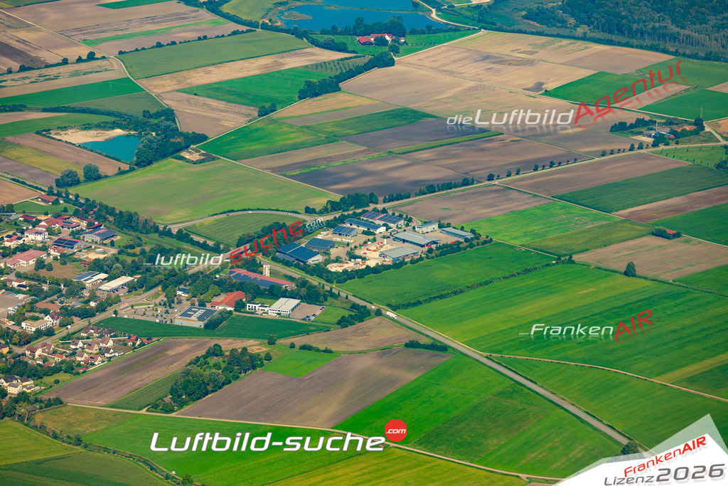 Das Luftbild zeigt :  Burgheim - Die Luftaufnahme wurde 2024 vom UL-Flugzeug aus erstellt ( keine Drohne ) - Hochauflösende Luftaufnahme - Für grossformatige Ausdrucke geeignet. Die Geschenkidee !Mit Lizenz und Bildrechte bestellbar