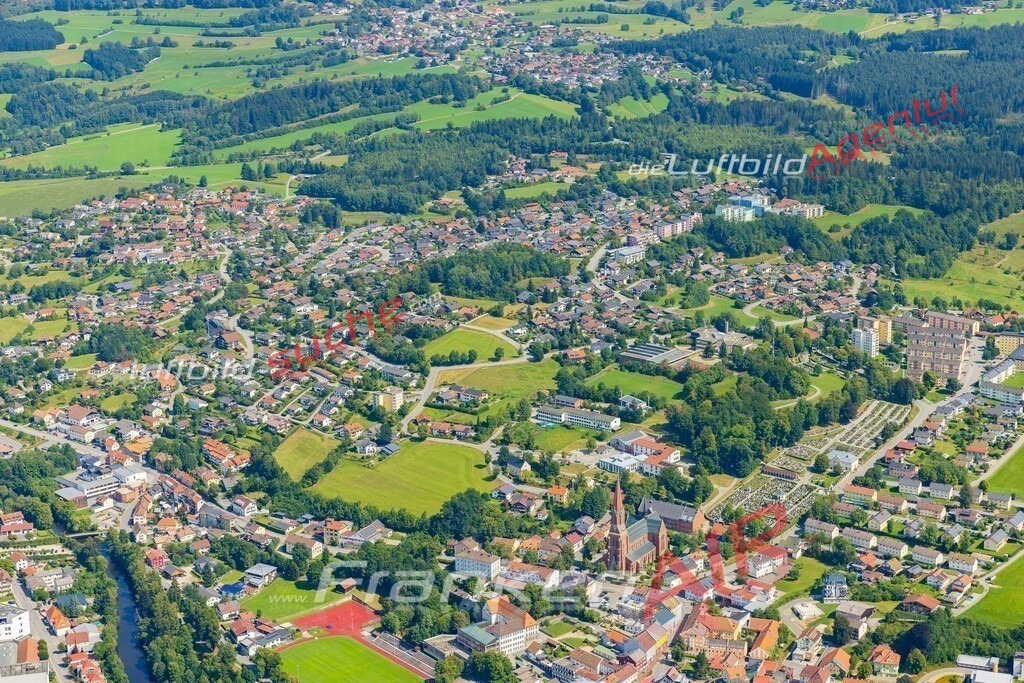 zwiesel-aktuelles-bild-5297-jahr-2025 | Luftaufnahme von  Zwiesel - Die Luftaufnahme wurde 2025 vom UL-Flugzeug heraus erstellt ( keine Drohne ) - Hochauflösende Luftaufnahme - für professionelle Ausdrucke geeignet. Die Geschenkidee !Mit Lizenz und Bildrechte bestellbar