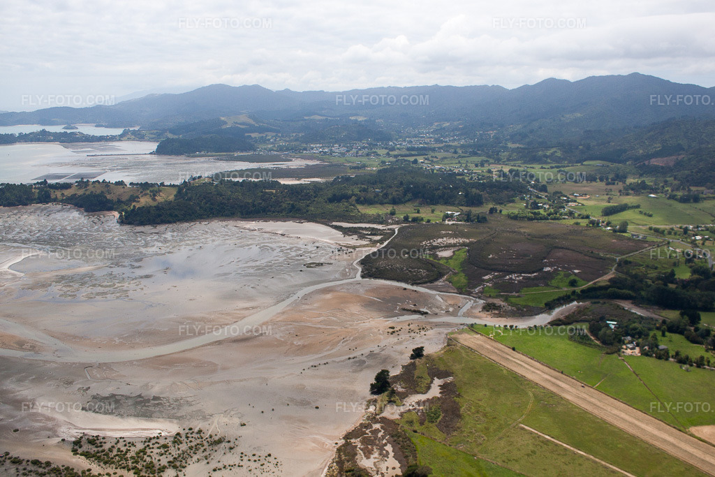 Aerial view: View of the town in the district Preece Point in Coromandel in the state Waikato, New Zealand. – Photo: IMG_55586.jpg taken on 01/12/2013 by Werner Riehm/FLY-FOTO.com – Resolution of the original: 4455 x 2970 px