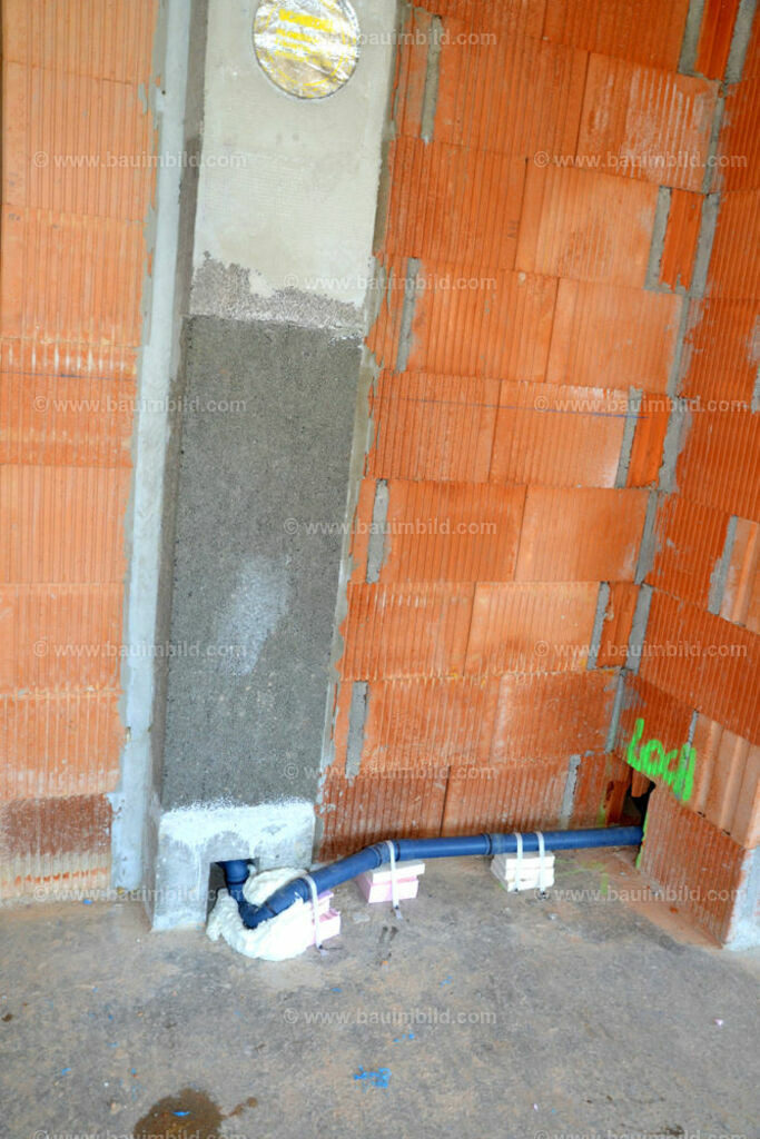 bib-lg15-sanitaer-0072 | Nach LV-Leistungsgruppen sortierte Detailfotos über den Bau eines Hauses. Alle Hausbau-Bilder direkt vom Urheber und Autor der Website Haus-Selber-Bauen.com