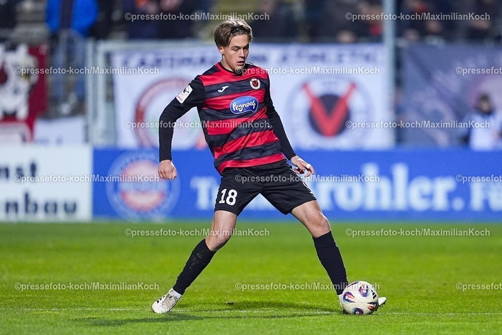xYDRx23012601072 | 23.01.2026, xydrx, Fußball, 3.Liga, FC Viktoria Köln - 1.FC Saarbrücken, Saison 2025 2026, Sportpark Höhenberg: Tim Kloss (FC Viktoria Köln #18)     DFB regulations prohibit any use of photographs as image sequences and or quasi-video. Photo: xYannisxDreimannxPressefotoKochx