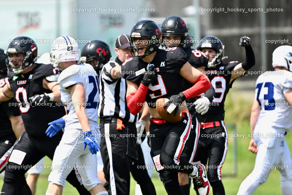 Carinthian Lions vs. Cineplexx Blue Devils | Jubel Carinthians Lions Mannschaft, #9 Donesch Mathias Carinthian Lion, Carinthian Lions vs. Cineplexx Blue Devils, Carinthian Lions vs. Cineplexx Blue Devils am 09.06.2025 in Klagenfurt (ASV Sportplatz), Austria, (Photo by Bernd Stefan)
