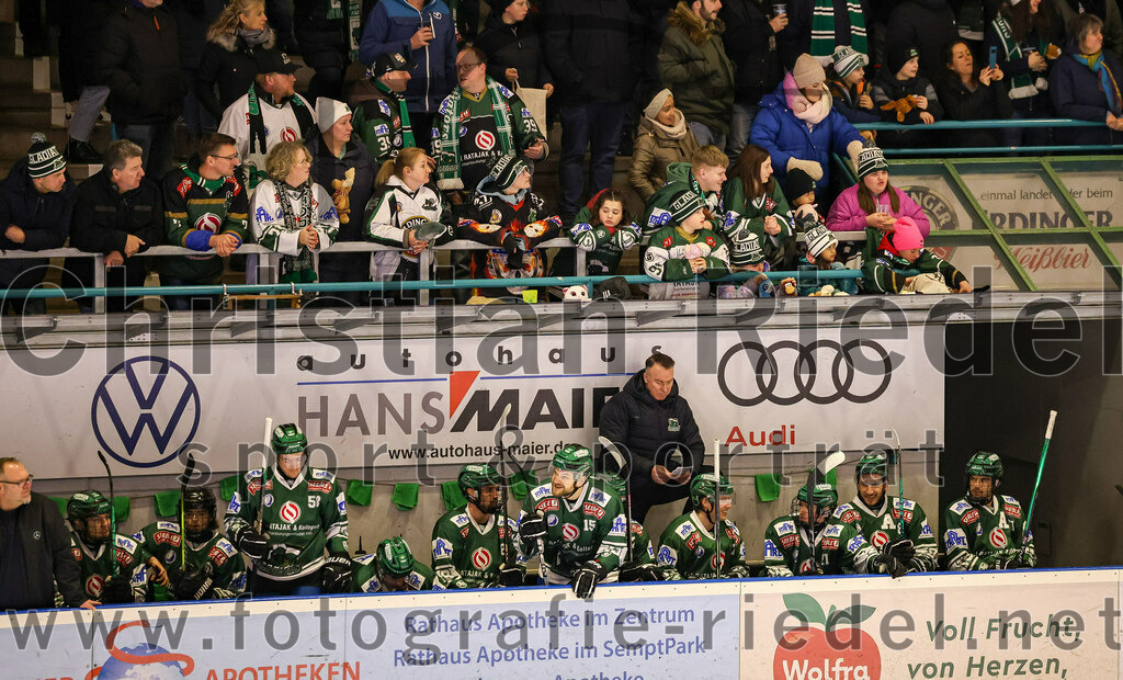 2024-02-02_041_TSV_Erding_gegen_ERSC_Amberg | Erding, Deutschland, 02.02.2024:
Eishockey, Bayernliga Vorrunde 2023 / 2024, 30. Spieltag, TSV Erding gegen ERSC Amberg, Endergebnis: 1:0

Teamchef Thomas Daffner (Erding Gladiators)

Foto: Christian Riedel / fotografie-riedel.net