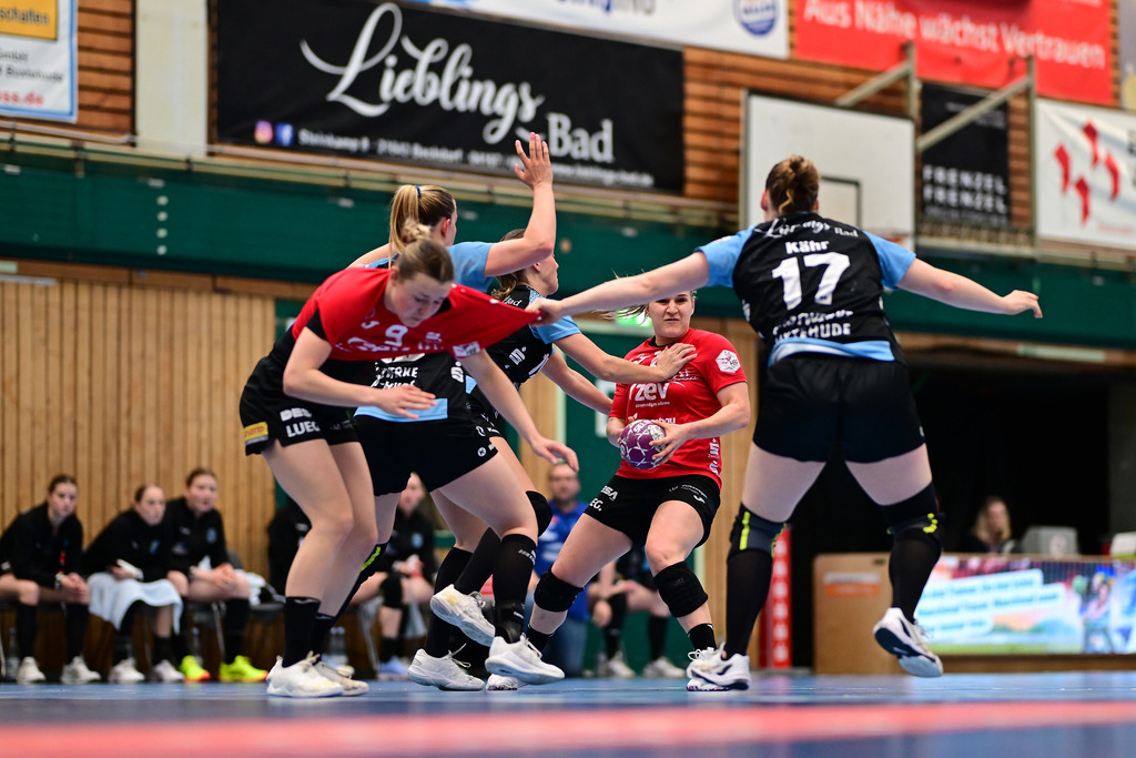 Handball I Frauen I Saison 2024-2025 I 1. HBF I Play-Down Halbfinale I Buxtehuder SV - BSV Sachsen Zwickau | Der Sportfotograf. - Realisiert mit Pictrs.com