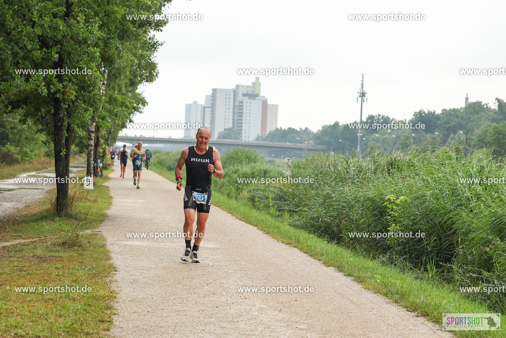 LUR_1731 | 34. M-net Erlanger Triathlon 2025 #erlangertriathlon  #mnettriathlon2025 #mnettriathlon #team #olympischedistanz #mitteldistanz #triathlon #maindonaukanal  #erlangertriathlon2025 #yourpictrs #tv1848 #tv1848erlangen  #triathlonbayern #sportinerlangen #demsportverbunden #sportshot_your_pictrs Copyright: www.sportshot.de