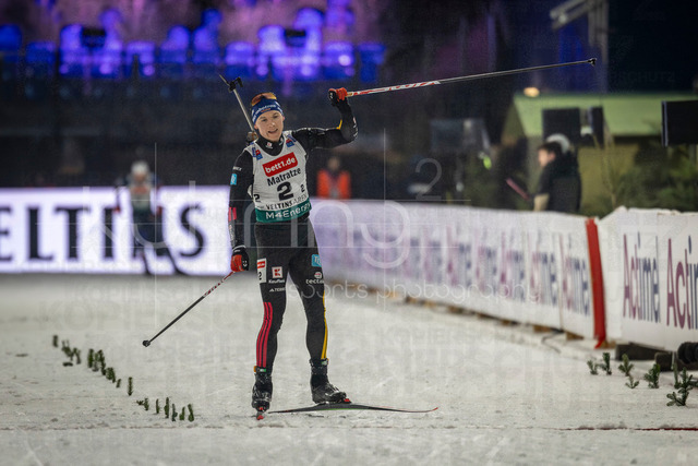 bett1.de WTC Biathlon auf Schalke, 28.12.2025 | Janina Hettich-Walz (Team Deutschland 1) und Justus Strelow (Team Deutschland 1) gewinnen den Massenstart bei der World Team Challenge (bett1.de WTC Biathlon auf Schalke) am 28.12.2025 in der Veltins-Arena in Gelsenkirchen (Deutschland). 