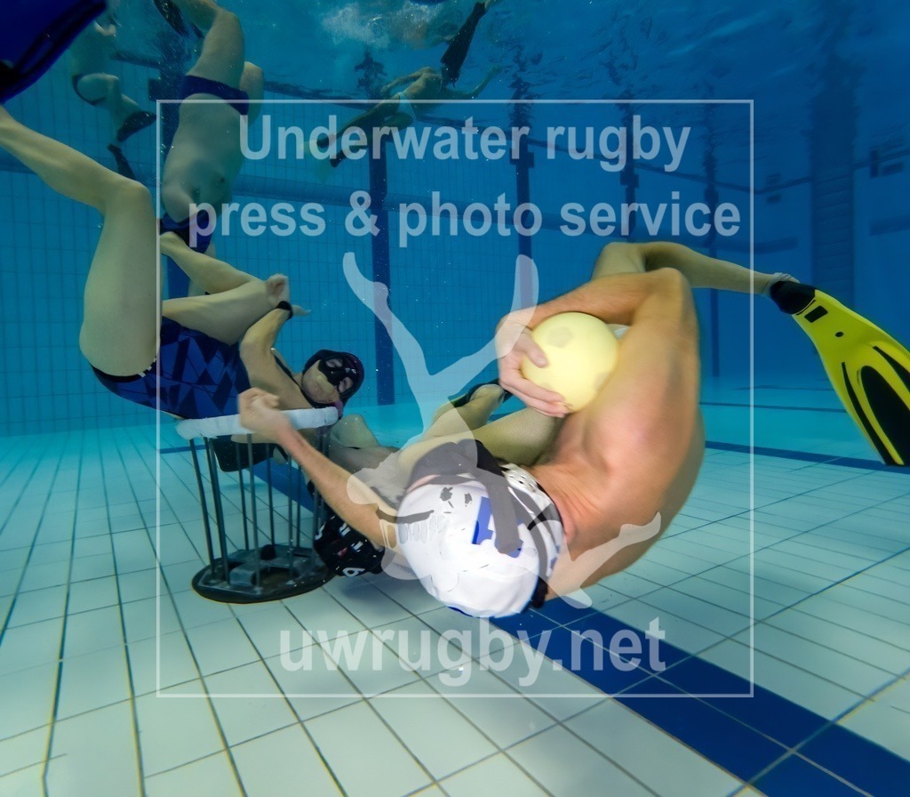 Traingsbilder des Tauchclub Bamberg e.v. im Hallenbad Bamberg | Trainingsimpressionen vom Training am 21. November 2022 im Bambados Bamberg, während des regulären Unterwasserrugby Trainings des Tauchclub Bamberg e.V. - Realisiert mit Pictrs.com