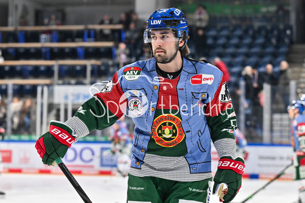 Nürnberg Ice Tigers - Augsburger Panther | NUREMBERG, GERMANY - 23. JANUARY: im Bild David FARRANCE (Augsburger Panther 4) / Neuzugang vor dem Match zwischen den Nürnberg Ice Tigers und den Augsburger Panthern am 42. Spieltag der Penny DEL in der PSD Bank Nürnberg Arena / Einzelfoto / Freisteller