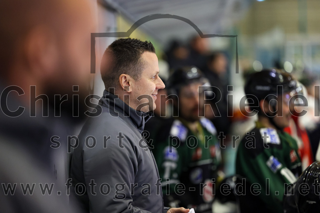 2023-01-13_008_TSV_Erding_gegen_VfE_Ulm-Neu-Ulm | Erding, Deutschland, 13.01.2023:
Eishockey, Bayernliga 2022 / 2023, 27. Spieltag, TSV Erding gegen VfE Ulm/Neu-Ulm, Endergebnis: 6:1

Trainer Ales Jirik (Erding Gladiators)

Foto: Christian Riedel / fotografie-riedel.net