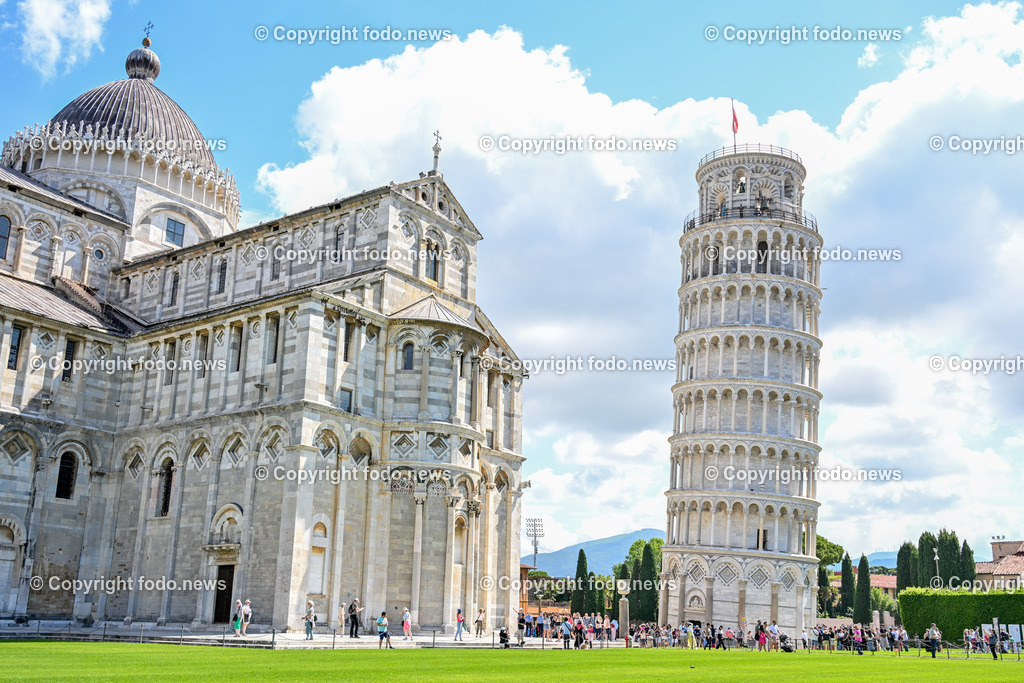 Italien_ Toscana_ Pisa_ 28.05.2024-11 | 28.05.2024, Italien, ITA, Toskana, Pisa im Bild Stadtansichten, Gebäude, Architektur, Touristen, Historisch, Souvenier, Turm, Dom, Piazza, schief


Pisa ist eine Stadt in Italien, gelegen in der Toskana am Arno. Wahrzeichen ist der als Schiefer Turm von Pisa bekannte Campanile des Doms auf der Piazza dei Miracoli im Norden des Stadtzentrums. 
Quelle: Wikipedia
