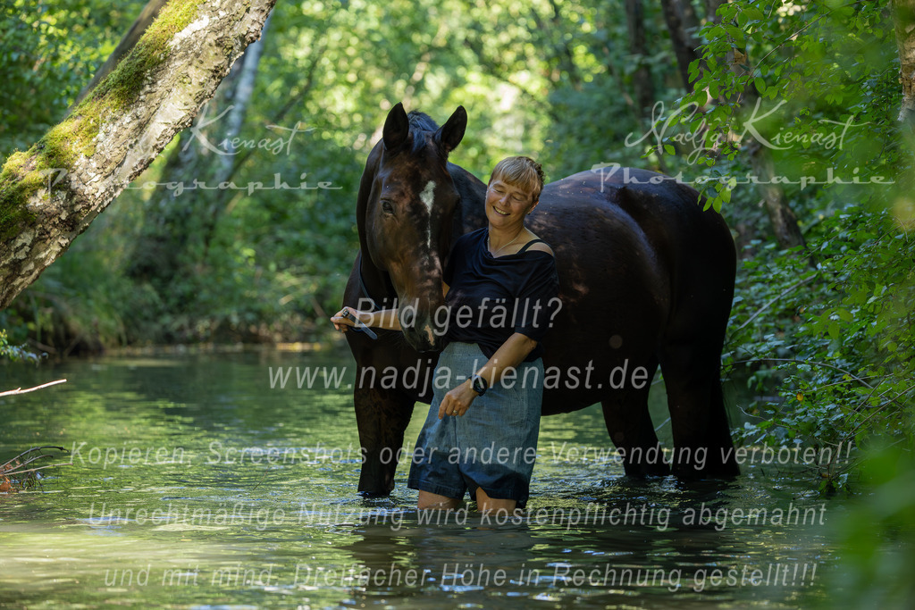 Auswahl_Photographie_Nadja_Kienast__IE_8357-Verbessert-RR | Ich biete Ihnen einzigartige und individuelle Fotoshootings mit Ihren Tieren.
In individuellen Coachings lernen Sie, wie sie von Ihrem Pferd, Ihrer Katze, Ihrem Hund oder einfach Ihrem persönlichen Lieblingstier eindrucksvolle Fotos machen können.