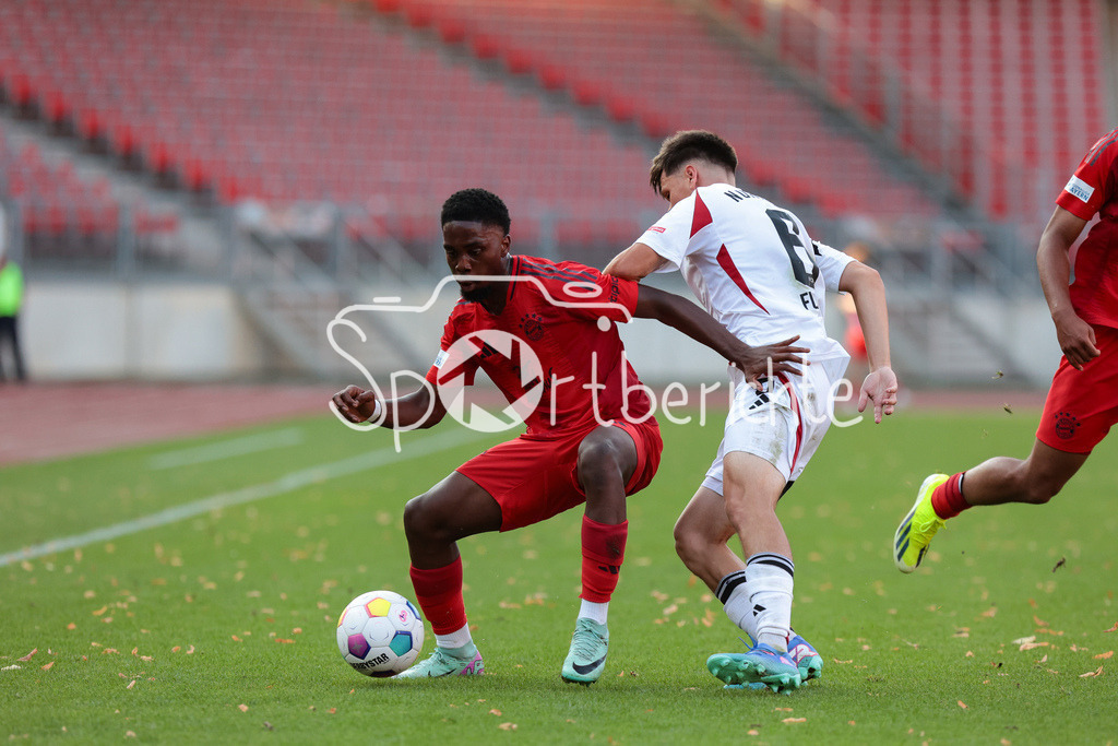 1. FC Nürnberg II - FC Bayern Amateure | im Duell  Michael SCOTT (FCB #19) und Pascal FUCHS (FCN #6) / Zweikampf