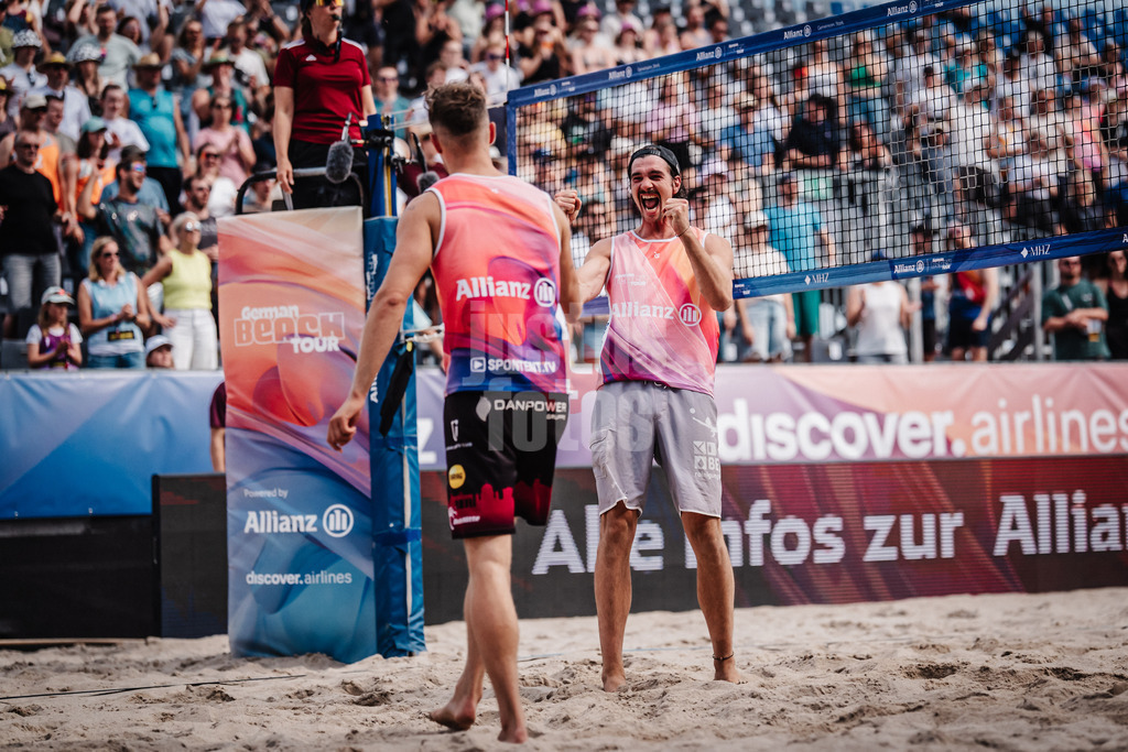 Beachvolleyball | Männer | Deutsche Meisterschaften 2025 Timmendorfer Strand | 04.09.2025 | v.l. Eric Stadie-Seeber und Jannik Kühlborn jubeln
