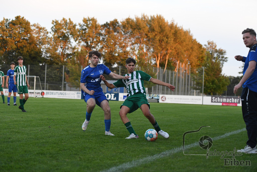 FC Rastede-VFL Oldenburg | A-Jugend Bezirkspokal; FC Rastede (blau)-VFL Oldenburg (grün) am 16.08.2023 in Rastede (Sportanlage Köttersweg), Deutschland, Photo: Philip Eiben 2023 - Realisiert mit Pictrs.com