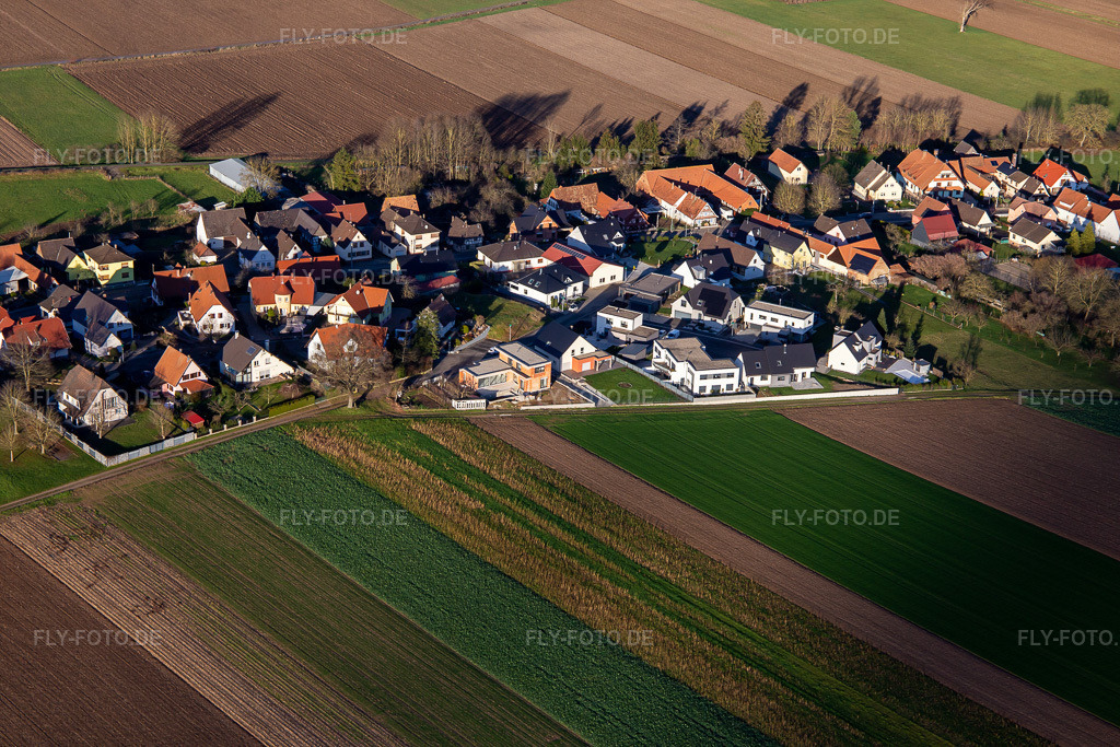 Luftbild: Rue de la Chappelle in Niederlauterbach im Bundesland Bas-Rhin in Frankreich. Foto: IMG_135710.jpg vom 03.01.2023 durch Werner Riehm/FLY-FOTO.de