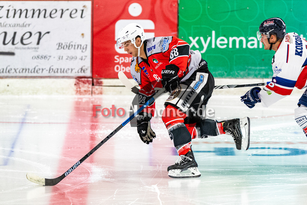 Testspiel TSV Peißenberg Miners vs ESC Kempten Sharks | Eishockey Bayernliga Vorbereitung 2023/2024, Testspiel TSV Peißenberg Miners vs ESC Kempten Sharks
Zackary BROSS (Miners 88) in Aktion,
2023-09-10 in Peißenberg (Eisstadion)
88 Zackary BROSS (Miners 88)
Copyright: FotoLindnerWJL