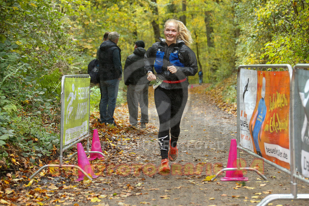 251026_1346_EX1_3947 | Sportfotografie im Rhein-Sieg Kreis, Köln, Bonn, NRW, Rheinland Pfalz, Hessen, etc. Unser Tätigkeitsfeld umfasst den Laufsport vom Volkslauf über den Marathon, Duathlon, Triathon bis zum Ultralauf wie Kölnpfad Ultra oder Schindertrail.