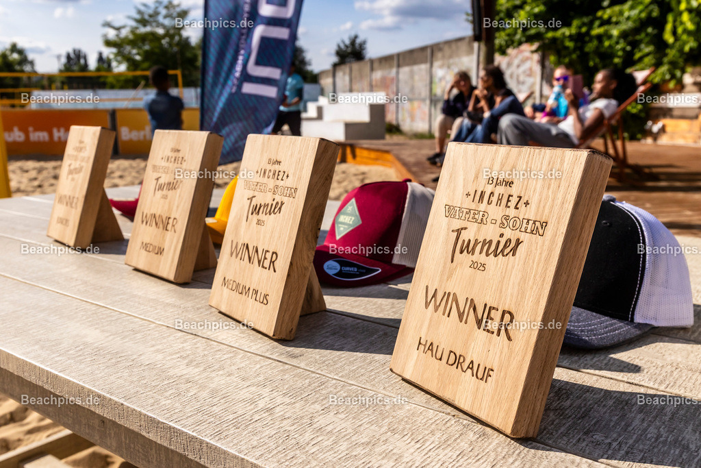 2025-200076112-Vater-Sohn-Turnier | Pinar Atalay, Bundeskanzler Friedrich Merz 29.05.2025; Berlin Foto: Gerold Rebsch - www.beachpics.de