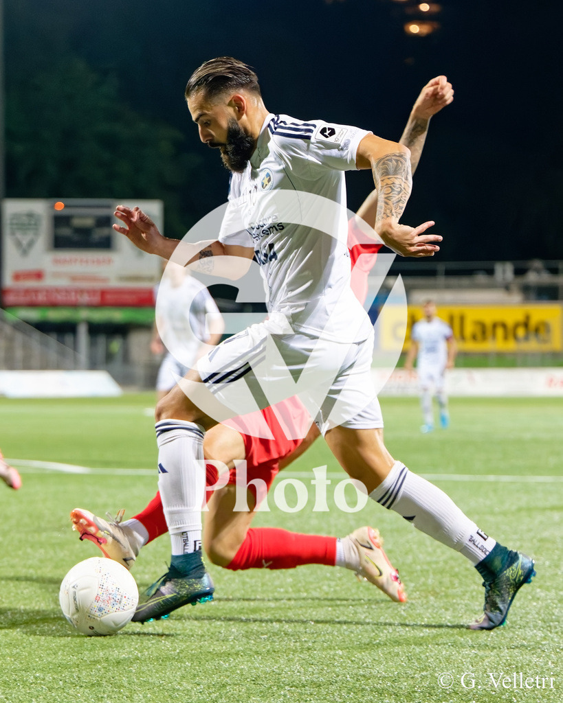 Challenge League - Etoile Carouge FC v FC Vaduz | Oscar Correia Ferreira (7 Etoile Carouge FC) in action during the Challenge League game between Etoile Carouge FC and FC Vaduz at Stade de la Fontenette in Carouge, Switzerland