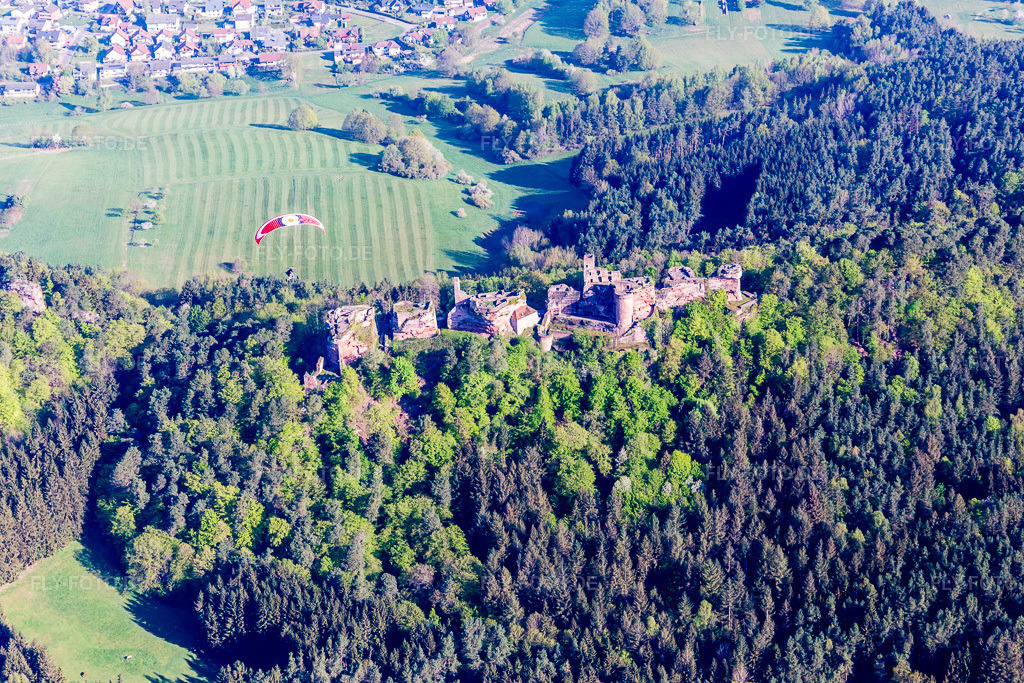 Luftbild: Dahn, Ruine Altdahn in Dahn im Bundesland Rheinland-Pfalz in Deutschland. Foto: IMG_106913.jpg vom 22.04.2018 durch Werner Riehm/FLY-FOTO.de