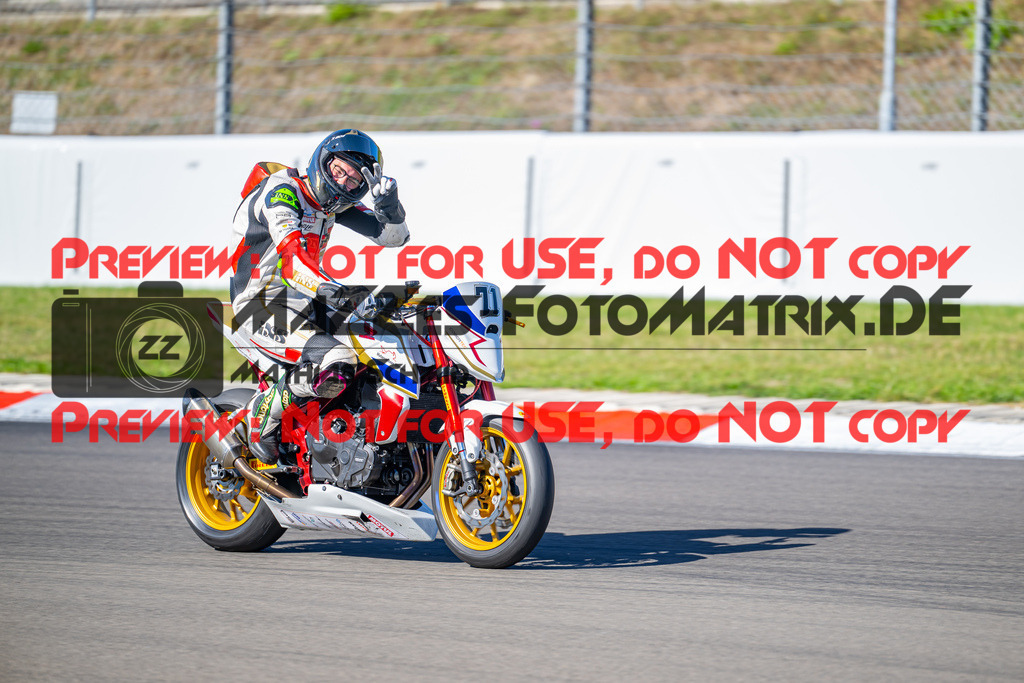 MaZZes-Fotomatrix-20260906-652441 | TWIN