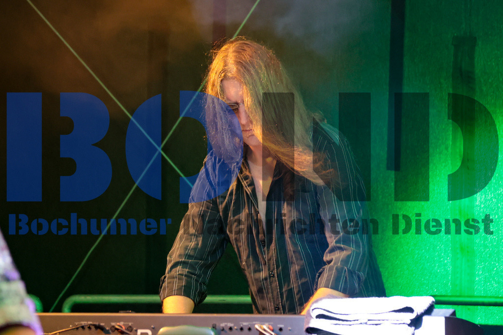 Purple Rising  {date} -  | {headline}(Foto: Sebastian Sendlak / BOND) - Realisiert mit Pictrs.com