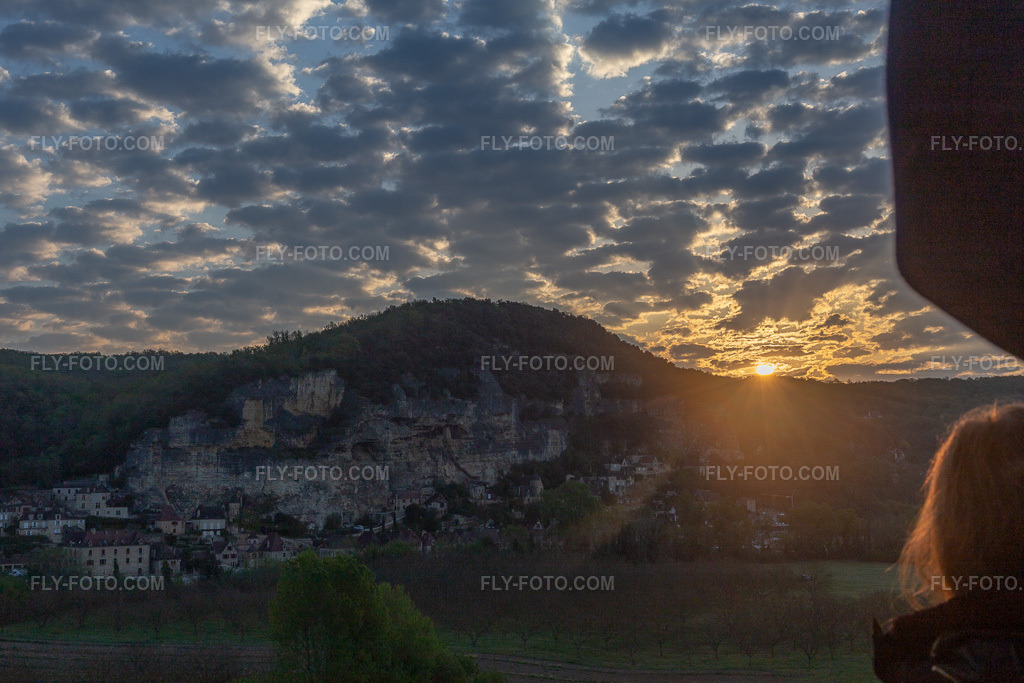 Aerial view: View of the town in Cénac-et-Saint-Julien in the state Dordogne, France. – Photo: IMG_113670.jpg taken on 04/20/2019 by Werner Riehm/FLY-FOTO.com – Resolution of the original: 5472 x 3648 px