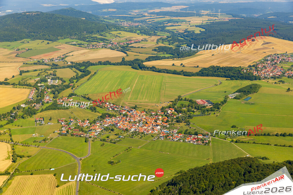 Vs Google Maps Oechsen - Die Luftaufnahme wurde 2025 vom UL-Flugzeug heraus erstellt ( keine Drohnenaufnahme ) - Hochauflösende Luftaufnahme - für Wandbilder und großformatige Ausdrucke geeignet. Das besondere Geschenk!Hier alle&nbsp;Infos zur Lizenzierung der LuftaufnahmeWir fliegen auch dieses Jahr wieder in Ihre Region um Luftbilder zu erstellen.- Luftbild anfragen